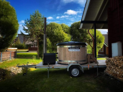 HOT TUB TO THE COTTAGE
