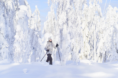 Ohjattu retki liukulumikengillä