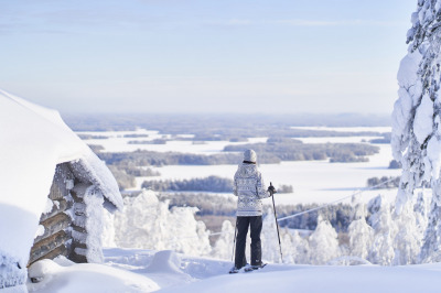 OPASTETTU LUMIKENKÄRETKI TAHKOLLA