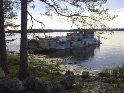 m/s AHTi 219 kuljettaa ja risteilee